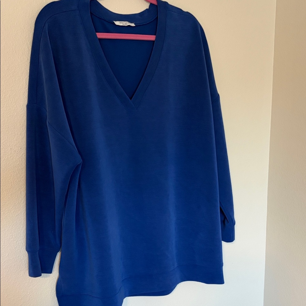 Cable & Gauge Blue V-Neck Top